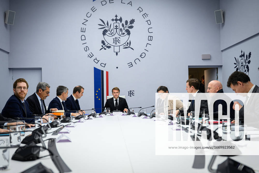 David Amiel, Minister of Public Action and Public Accounts; Serge Papin, Minister of Small and Medium-Sized Enterprises, Commerce, Crafts, Tourism, and Purchasing Power; Gérald Darmanin, Minister of Justice; Sébastien Lecornu, Prime Minister; President Emmanuel Macron; Laurence Marion, Secretary General of the Government; Édouard Geffray, Minister of National Education; Philippe Gustin, Chief of Staff to the Prime Minister; Philippe Baptiste, Minister of Higher Education, Research, and Space; during an interministerial RIM crisis meeting following the incidents, looting, and vandalism associated with the demonstrations on October 17, 2026, in Paris, October 18, 2026 Eric Tschaen Pool Bestimage Interministerial Crisis Meeting (RIM) in respo