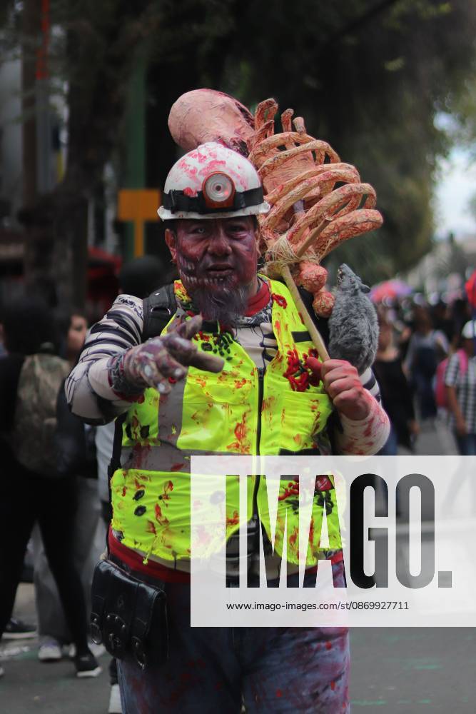 MEXICO Mexico City, MEXICO - OCTOBER 18, 2026: Participants in the 19th annual Zombie Walk Mexico 2026, dressed as the living dead, monsters, and horror characters, gather at the Monument to the Revolution in Mexico City. Mexico City Mexico - ZUMAq101 20261018_zna_q101_247