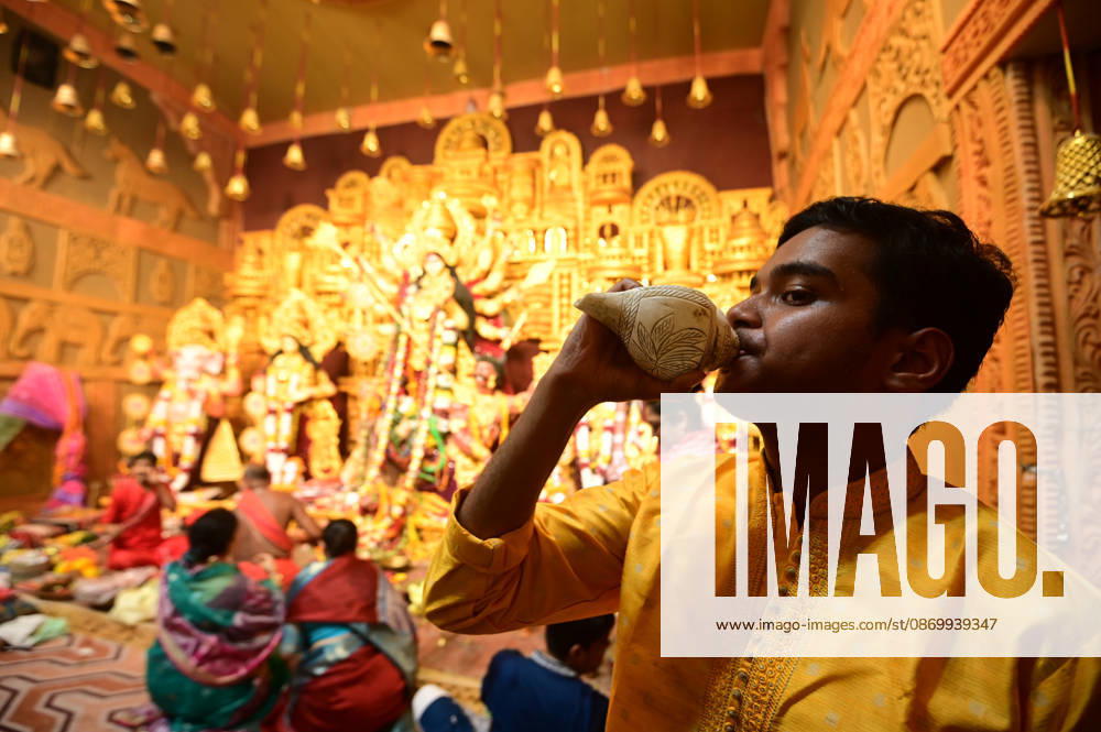 Prayagraj: Devotee perform Sandhi Puja at a Community Pandal on the occasion of Maha Navami during Durga Puja Festival, in Prayagraj on Monday, October 19, 2026. Prayagraj India - ZUMAv115 20261019_zap_v115_026