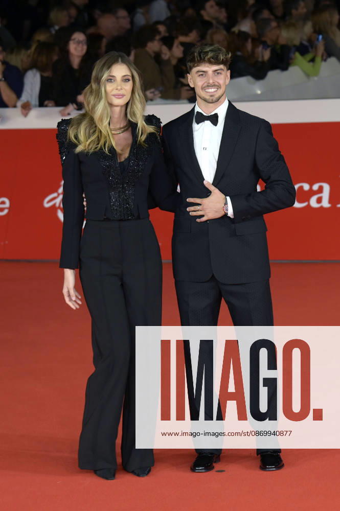 Fabio Di Giannantonio mit Partnerin Jay Carol Gigli bei der Premiere des Dokumentarfilms In un battito auf dem 21. Internationalen Filmfestival von Rom Festa del Cinema di Roma 2026 im Auditorium Parco della Musica. Rom