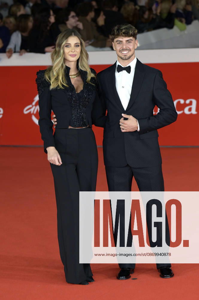 Fabio Di Giannantonio mit Partnerin Jay Carol Gigli bei der Premiere des Dokumentarfilms In un battito auf dem 21. Internationalen Filmfestival von Rom Festa del Cinema di Roma 2026 im Auditorium Parco della Musica. Rom