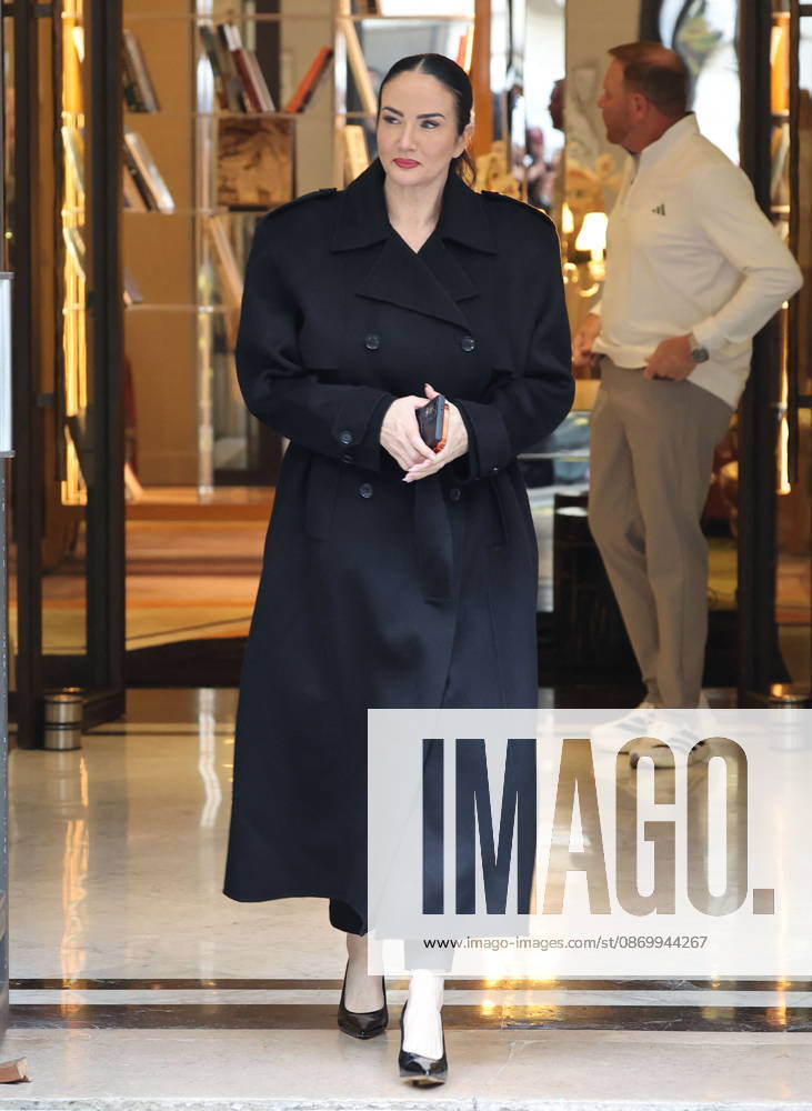 Dee Amore Marti, Céline Dion, accompanied by her hairstylist and personal photographer, leaves the Royal Monceau hotel with her sons Nelson and Eddy and her dog the day after her final concert in Paris on October 19, 2026. Cyril Moreau, Bestimage. Céline Dion leaves the Royal Monceau hotel with her sons Nelson and Eddy and her dog, the day after her final concert in Paris on October 19, 2026, Paris, France