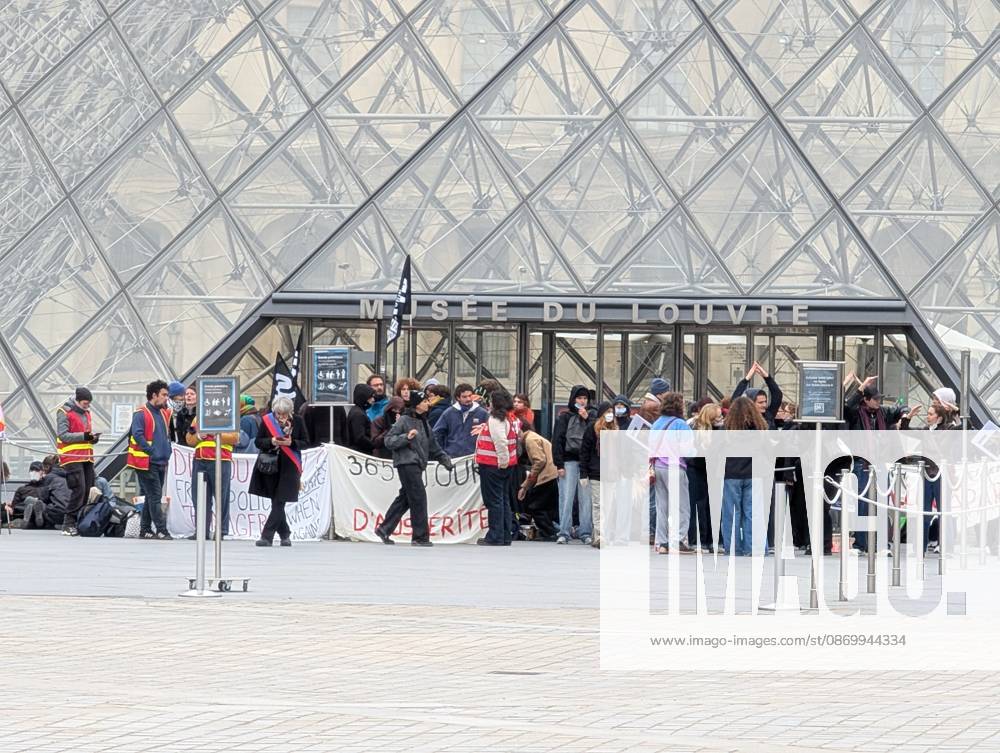 Protesters block Louvre entrances in support of nationwide student movement in Paris PARIS, FRANCE - OCTOBER 19: Protesters block the entrances to the Louvre Museum to express their support for a nationwide high school student protest movement and denounce what they describe as police repression in Paris, France, on October 19, 2026. Luc Auffret Anadolu Paris France. Editorial use only. Please get in touch for any other usage.