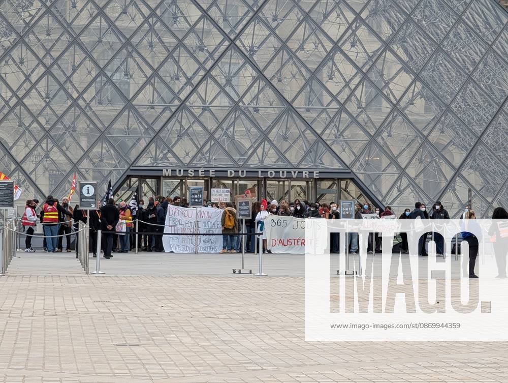 Protesters block Louvre entrances in support of nationwide student movement in Paris PARIS, FRANCE - OCTOBER 19: Protesters block the entrances to the Louvre Museum to express their support for a nationwide high school student protest movement and denounce what they describe as police repression in Paris, France, on October 19, 2026. Luc Auffret Anadolu Paris France. Editorial use only. Please get in touch for any other usage.