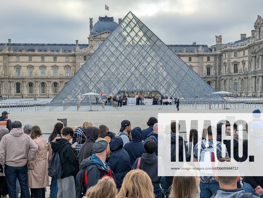 Protesters block Louvre entrances in support of nationwide student movement in Paris PARIS, FRANCE - OCTOBER 19: Protesters block the entrances to the Louvre Museum to express their support for a nationwide high school student protest movement and denounce what they describe as police repression in Paris, France, on October 19, 2026. Luc Auffret Anadolu Paris France. Editorial use only. Please get in touch for any other usage.
