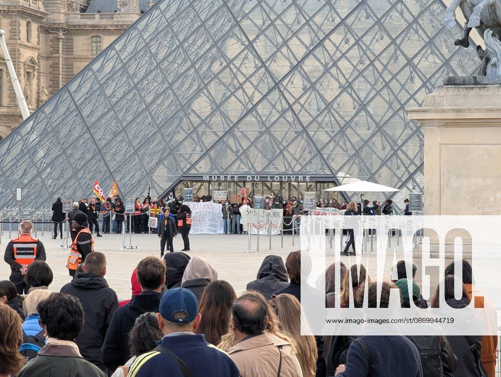 Protesters block Louvre entrances in support of nationwide student movement in Paris PARIS, FRANCE - OCTOBER 19: Protesters block the entrances to the Louvre Museum to express their support for a nationwide high school student protest movement and denounce what they describe as police repression in Paris, France, on October 19, 2026. Luc Auffret Anadolu Paris France. Editorial use only. Please get in touch for any other usage.