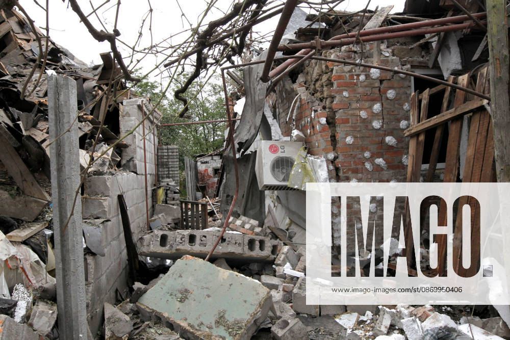 The premises of a house are reduced to rubble by a Russian bombardment in Dnipro, Ukraine, October 19, 2026. On Monday morning, Russian forces launched guided aerial bombs at the eastern city, damaging private homes and infrastructure. An 84-year-old woman was hospitalised in moderate condition. (Photo by Mykola Miakshykov Ukrinform) Russian troops hit Dnipro with guided bombs