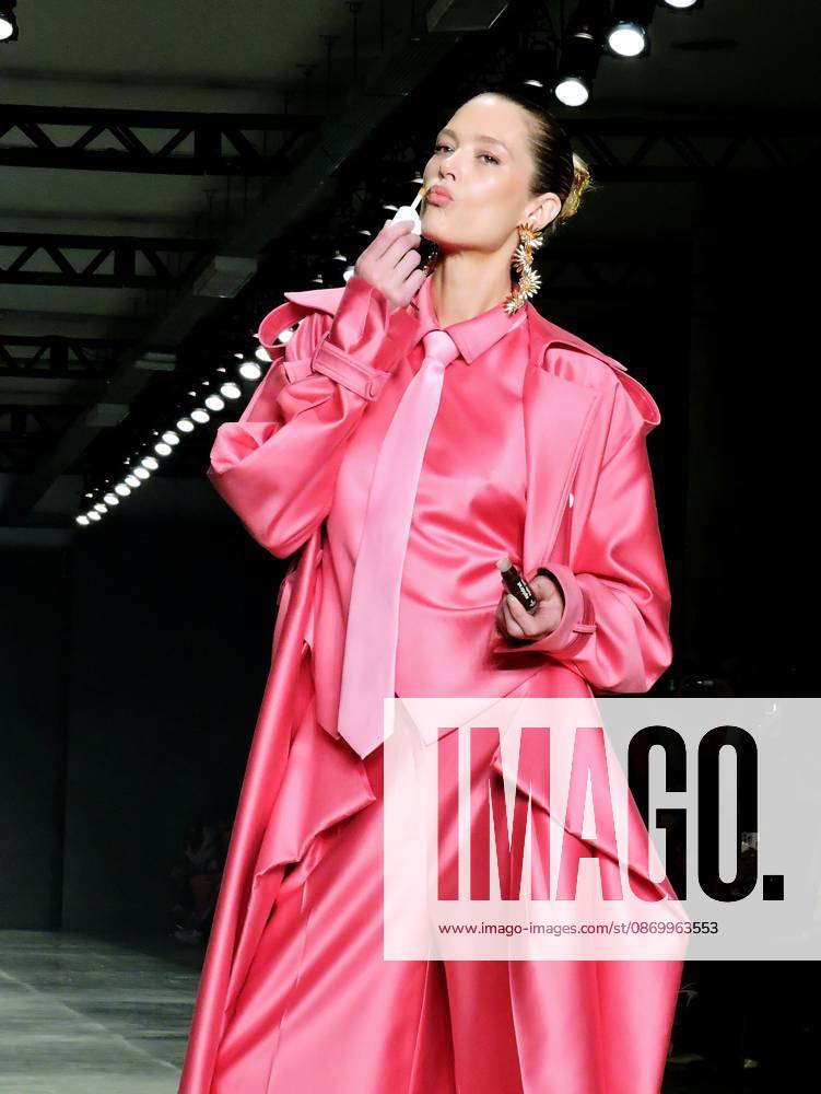 Apartment 03 closes SPFW with Erika Hilton and Patty de Jesus Sao Paulo (SP), 10 18 2026 - Fashion SPFW Runway - Apartment 03 closes SPFW with the participation of federal deputy Erika Hilton, actress Patty de Jesus and veteran models Claudia Liz and Gianne Albertoni.(Foto: Leandro Chemalle Thenews2 imago images) Apartment 03 closes SPFW with Erika Hilton and Patty de Jesus
