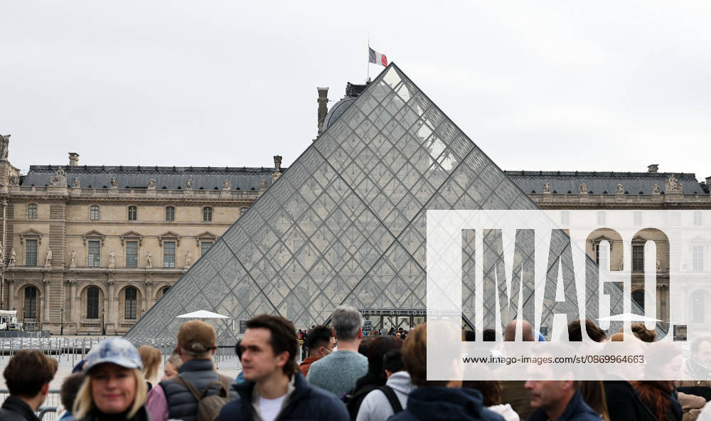 (261019) -- PARIS, Oct. 19, 2026 -- Tourists gather in front of the Louvre Museum in Paris, France, Oct. 19, 2026. In Paris, the entrance to the Louvre Museum was blocked by student protesters on Monday morning, French daily Le Parisien reported, citing the museum s management and two trade unions. According to the trade union General Confederation of Labour, the museum would remain closed at least until noon. ) FRANCE-PARIS-LOUVRE MUSEUM-PROTEST WuxHuiwo