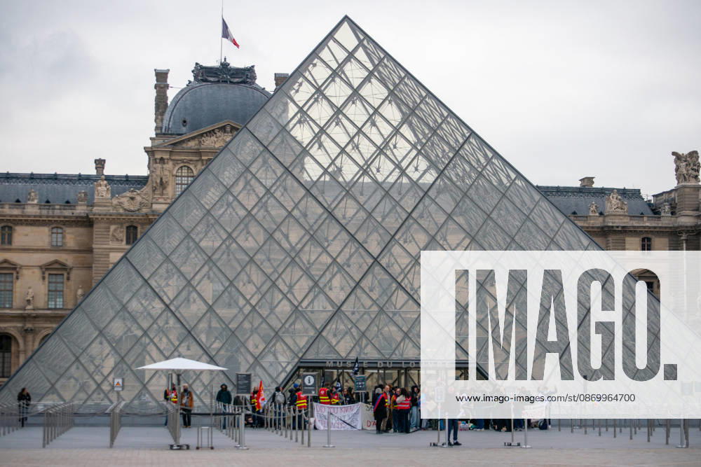 Blockade of The Louvre Museum by Students - Paris Protesters block the entrances to the Louvre Museum to express their support for a nationwide high school student protest movement and denounce what they describe as police repression in Paris, France, on October 19, 2026. Photo by Denis Prezat ABACAPRESS.COM Paris France