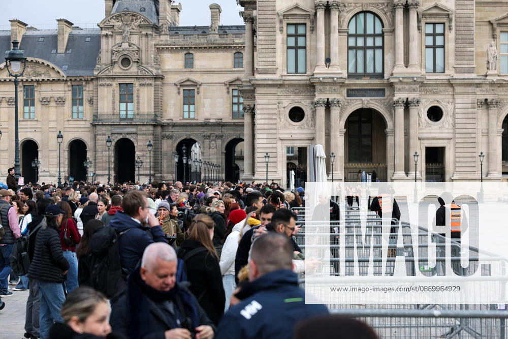 (261019) -- PARIS, Oct. 19, 2026 -- Tourists gather in front of the Louvre Museum in Paris, France, Oct. 19, 2026. In Paris, the entrance to the Louvre Museum was blocked by student protesters on Monday morning, French daily Le Parisien reported, citing the museum s management and two trade unions. According to the trade union General Confederation of Labour, the museum would remain closed at least until noon. ) FRANCE-PARIS-LOUVRE MUSEUM-PROTEST WuxHuiwo
