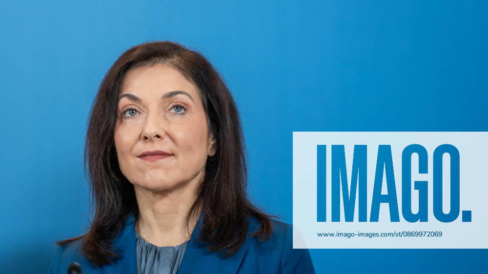 Katherina Reiche, Bundesministerin für Wirtschaft und Energie;Übergabe Standortbericht der Initiative Made for Germany an Bundeswirtschaftsministerin, Berlin Berlin Deutschland BMWI