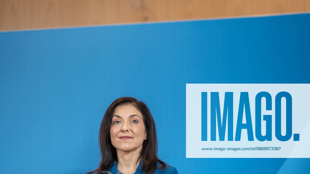 Katherina Reiche, Bundesministerin für Wirtschaft und Energie;Übergabe Standortbericht der Initiative Made for Germany an Bundeswirtschaftsministerin, Berlin Berlin Deutschland BMWI