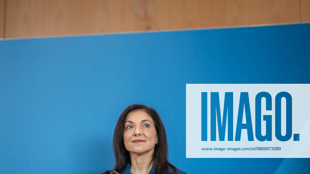 Katherina Reiche, Bundesministerin für Wirtschaft und Energie;Übergabe Standortbericht der Initiative Made for Germany an Bundeswirtschaftsministerin, Berlin Berlin Deutschland BMWI
