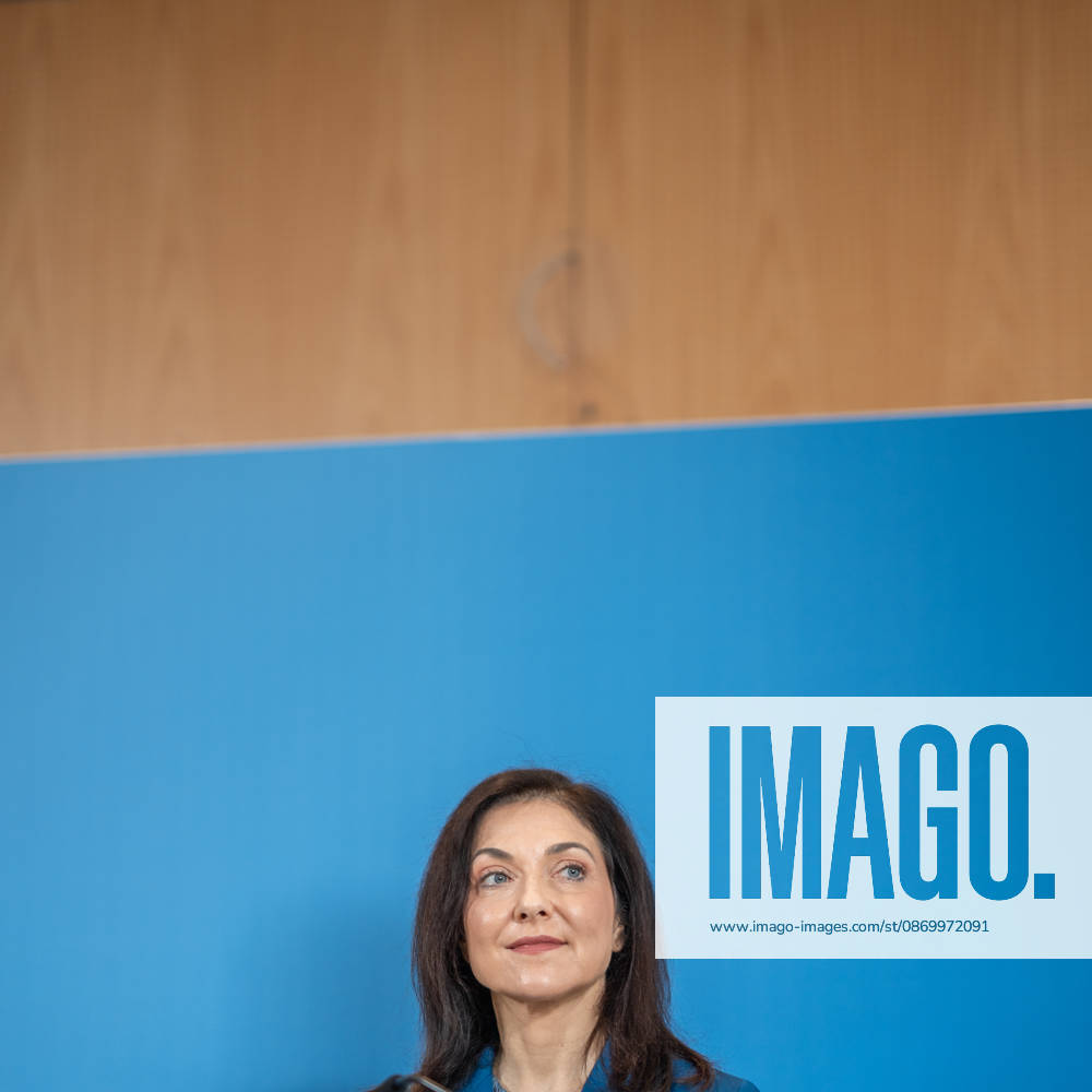 Katherina Reiche, Bundesministerin für Wirtschaft und Energie;Übergabe Standortbericht der Initiative Made for Germany an Bundeswirtschaftsministerin, Berlin Berlin Deutschland BMWI
