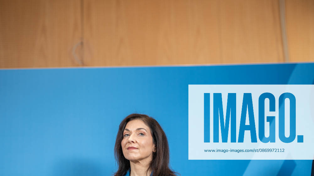 Katherina Reiche, Bundesministerin für Wirtschaft und Energie;Übergabe Standortbericht der Initiative Made for Germany an Bundeswirtschaftsministerin, Berlin Berlin Deutschland BMWI