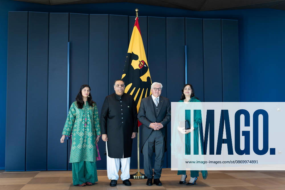 Bundespräsident, Frank-Walter Steinmeier, Akkreditierung von Botschaftern Berlin, Amtssitz am Spreebogen, Bundespräsident, Frank-Walter Steinmeier, Akkreditierung von Botschaftern, Bundeswehr, Botschafter, Pakistan, Salman Sharif mit Frau und Tochter Berlin Berlin GER
