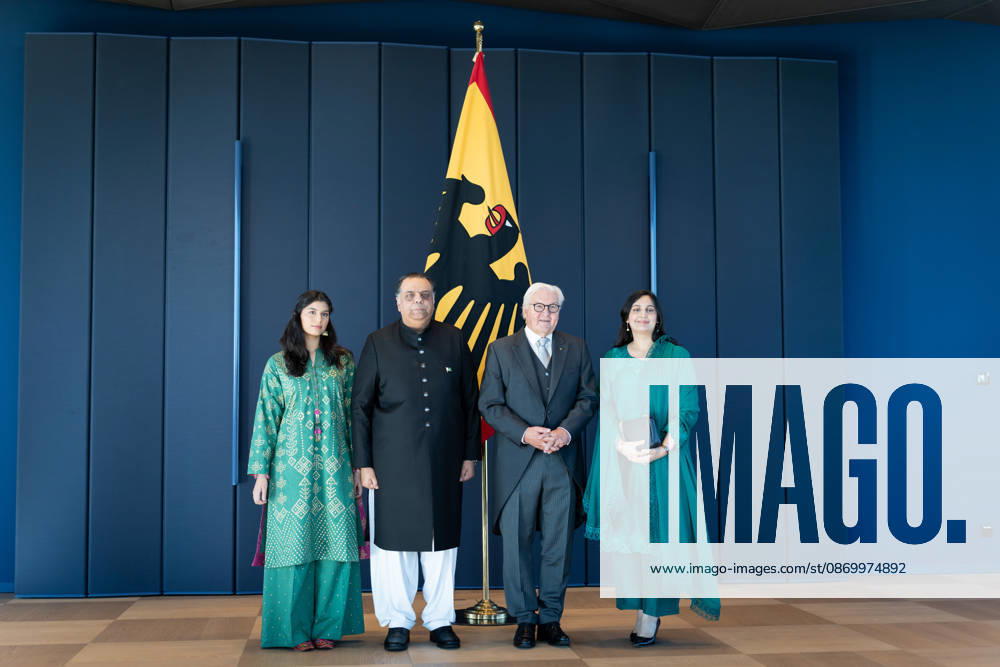 Bundespräsident, Frank-Walter Steinmeier, Akkreditierung von Botschaftern Berlin, Amtssitz am Spreebogen, Bundespräsident, Frank-Walter Steinmeier, Akkreditierung von Botschaftern, Bundeswehr, Botschafter, Pakistan, Salman Sharif mit Frau und Tochter Berlin Berlin GER