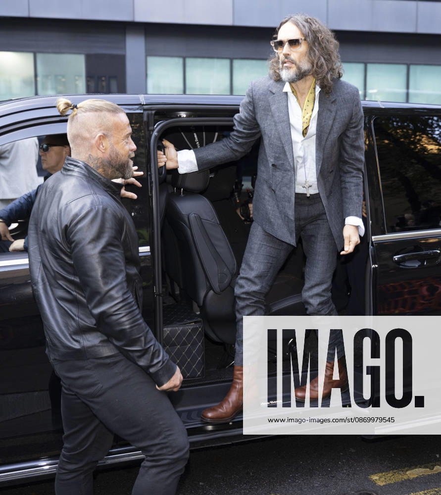 Russell Brand 19.10.2026. Russell Brand and wife Laura arriving at Southwark crown court today