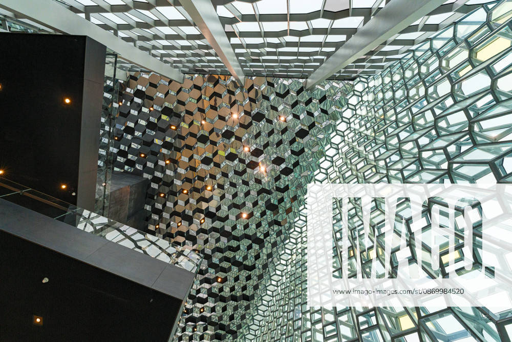 Geometric glass patterns inside Harpa Concert Hall Reykjavik, Iceland R_ROMO261016A-2142831-01 ,model released, Symbolfoto ,property released
