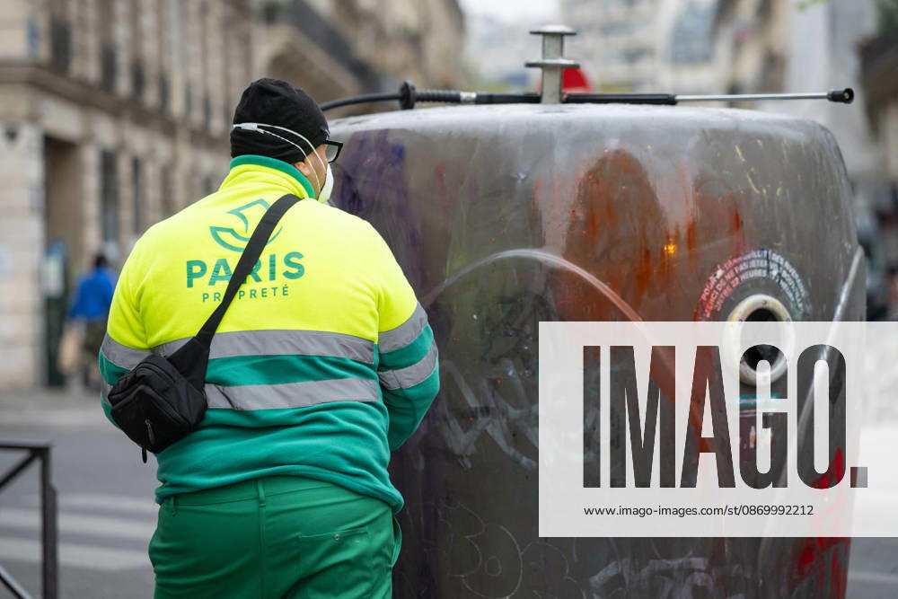 Shops Looted After the October 17th Demonstration - Paris AJ This photo shows a Paris city hall employee cleaning graffiti off a trash can using a high-pressure water jet and cleaning products on October 19, 2026 two days after riots and looting occurred (pillage) on the sidelines of nationwide cost-of-living demonstrations. Photo by Alexis Jumeau ABACAPRESS.COM Paris France