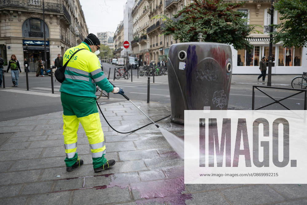 Shops Looted After the October 17th Demonstration - Paris AJ This photo shows a Paris city hall employee cleaning graffiti off a trash can using a high-pressure water jet and cleaning products on October 19, 2026 two days after riots and looting occurred (pillage) on the sidelines of nationwide cost-of-living demonstrations. Photo by Alexis Jumeau ABACAPRESS.COM Paris France