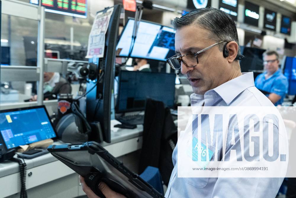 A trader works on the trading floor of the New York Stock Exchange (NYSE) during opening hours in New York, NY on October 19, 2026. New York USA - ZUMAr339 20261019_znp_r339_006