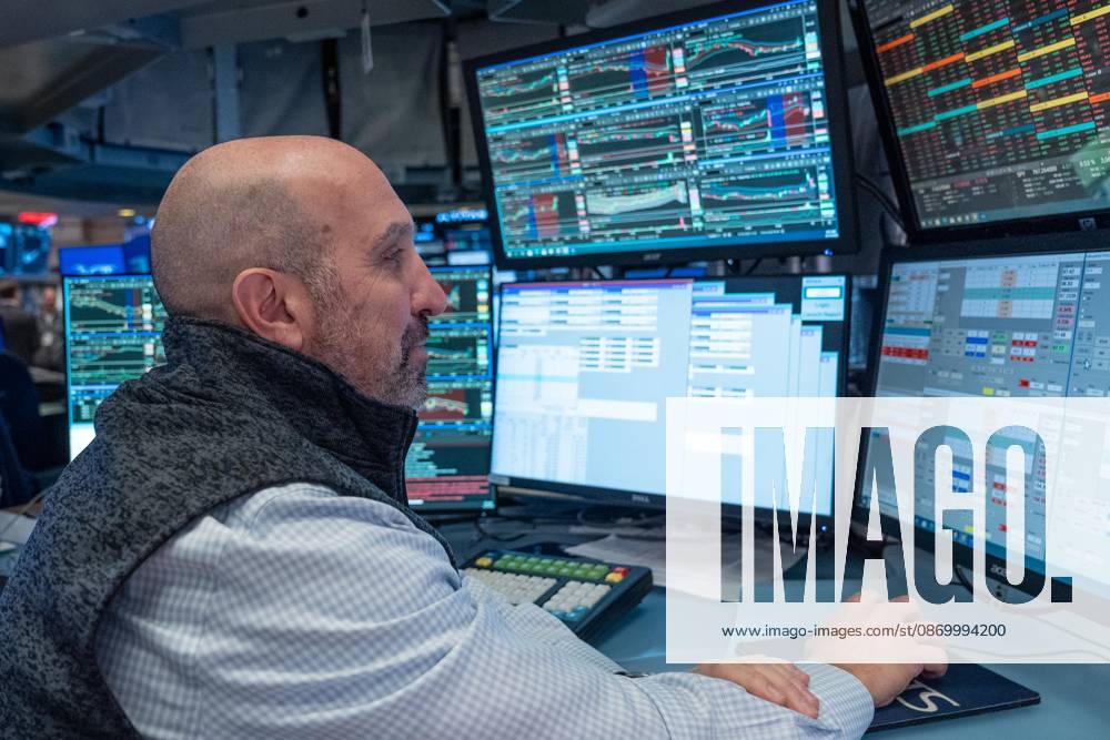 A trader works on the trading floor of the New York Stock Exchange (NYSE) during opening hours in New York, NY on October 19, 2026. New York USA - ZUMAr339 20261019_znp_r339_004