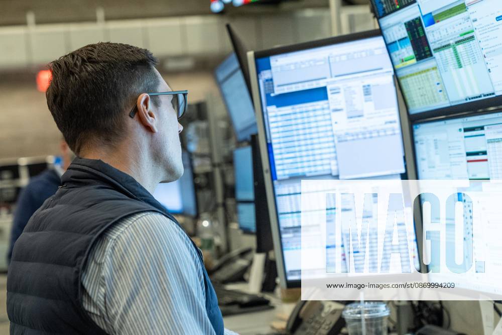 A trader works on the trading floor of the New York Stock Exchange (NYSE) during opening hours in New York, NY on October 19, 2026. New York USA - ZUMAr339 20261019_znp_r339_011