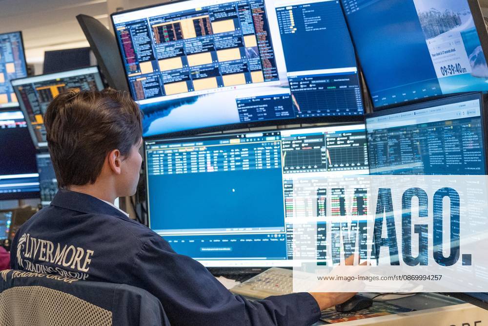 A trader works on the trading floor of the New York Stock Exchange (NYSE) during opening hours in New York, NY on October 19, 2026. New York USA - ZUMAr339 20261019_znp_r339_017