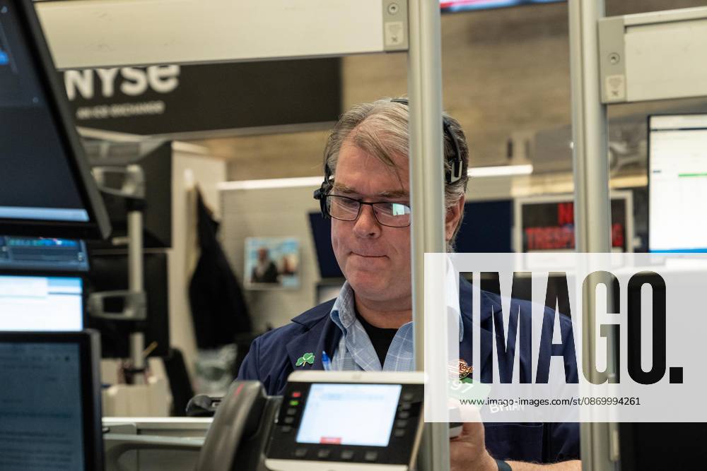 A trader works on the trading floor of the New York Stock Exchange (NYSE) during opening hours in New York, NY on October 19, 2026. New York USA - ZUMAr339 20261019_znp_r339_018