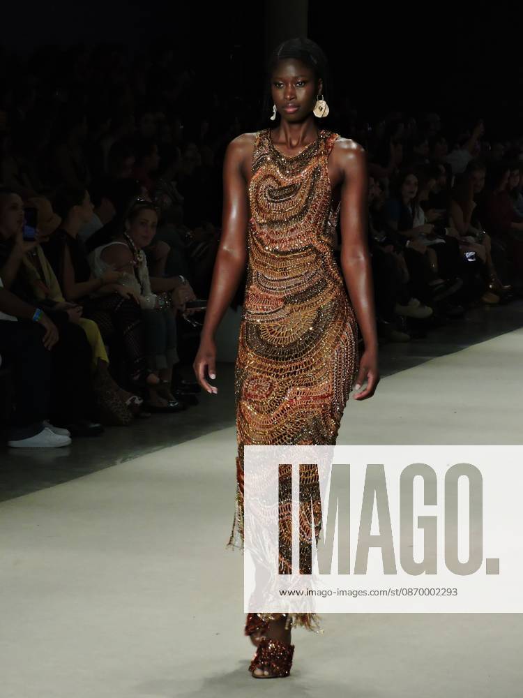 Ammi fashion show at SPFW Sao Paulo (SP), 10 18 2026 - Fashion SPFW Runway - The brand Ammi presents the Forma Viva collection on the last day of Sao Paulo Fashion Week. The brand featured model Isabeli Fontana, whose husband, singer Di Ferrero, was in the audience.(Foto: Leandro Chemalle Thenews2 imago images) ammi fashion show at SPFW