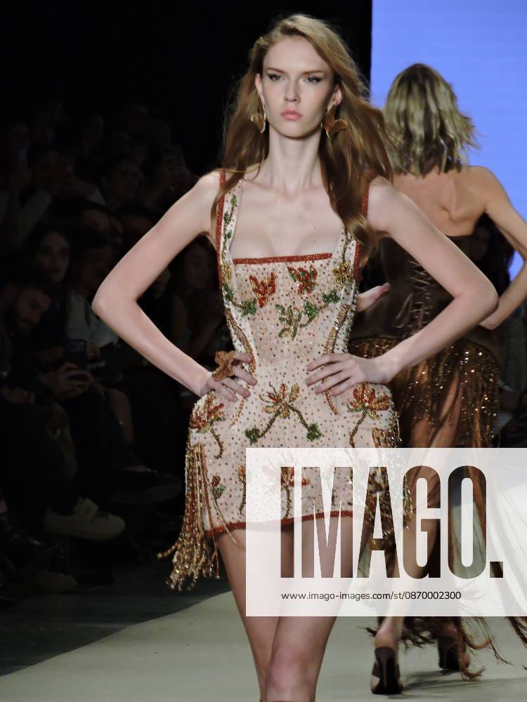 Ammi fashion show at SPFW Sao Paulo (SP), 10 18 2026 - Fashion SPFW Runway - The brand Ammi presents the Forma Viva collection on the last day of Sao Paulo Fashion Week. The brand featured model Isabeli Fontana, whose husband, singer Di Ferrero, was in the audience.(Foto: Leandro Chemalle Thenews2 imago images) ammi fashion show at SPFW
