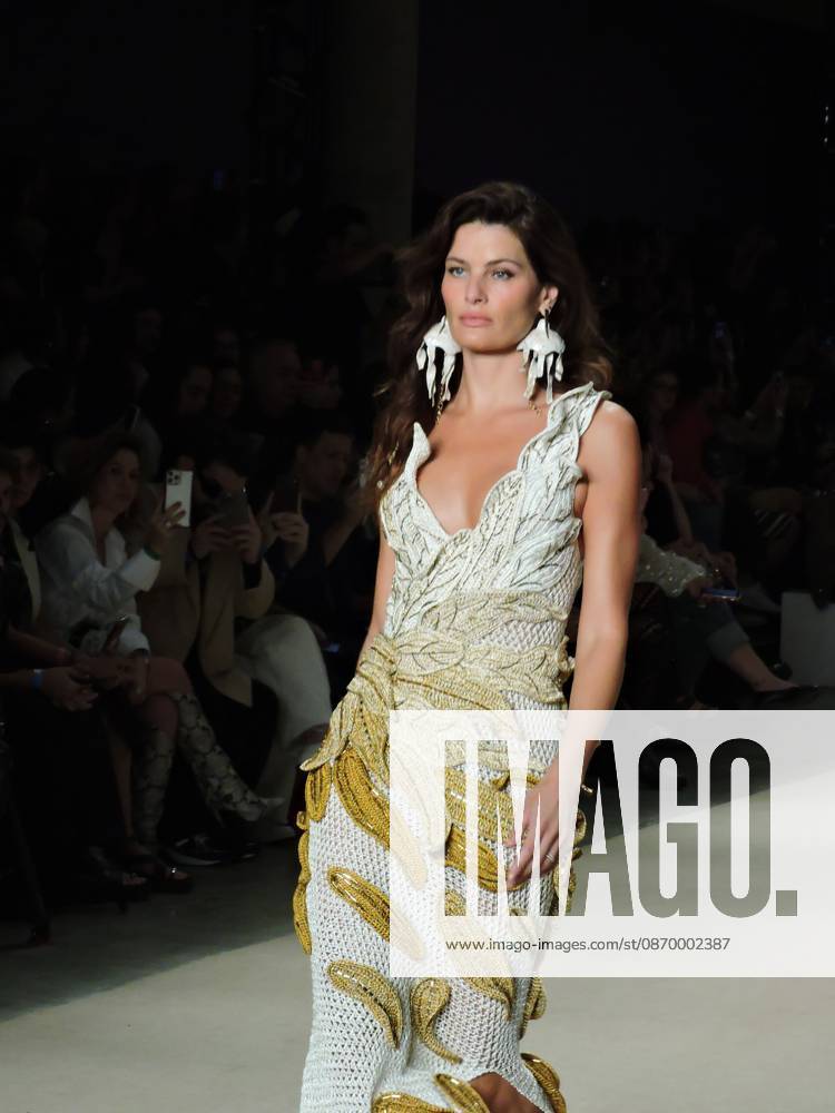 Ammi fashion show at SPFW Sao Paulo (SP), 10 18 2026 - Fashion SPFW Runway - The brand Ammi presents the Forma Viva collection on the last day of Sao Paulo Fashion Week. The brand featured model Isabeli Fontana, whose husband, singer Di Ferrero, was in the audience.(Foto: Leandro Chemalle Thenews2 imago images) ammi fashion show at SPFW