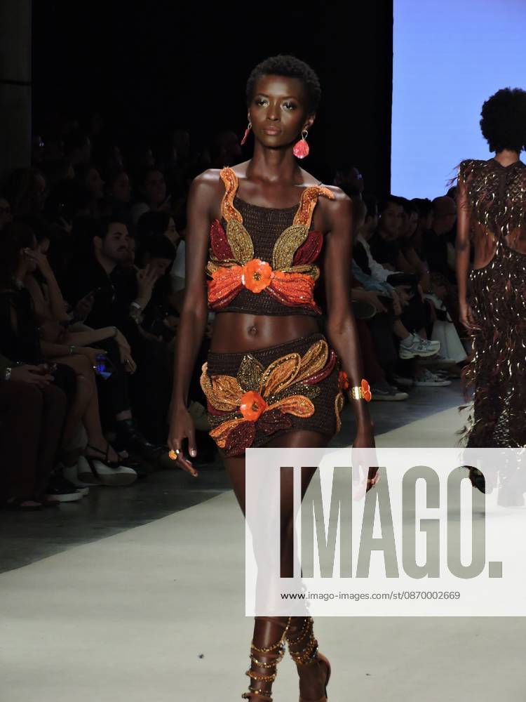 Ammi fashion show at SPFW Sao Paulo (SP), 10 18 2026 - Fashion SPFW Runway - The brand Ammi presents the Forma Viva collection on the last day of Sao Paulo Fashion Week. The brand featured model Isabeli Fontana, whose husband, singer Di Ferrero, was in the audience.(Foto: Leandro Chemalle Thenews2 imago images) ammi fashion show at SPFW