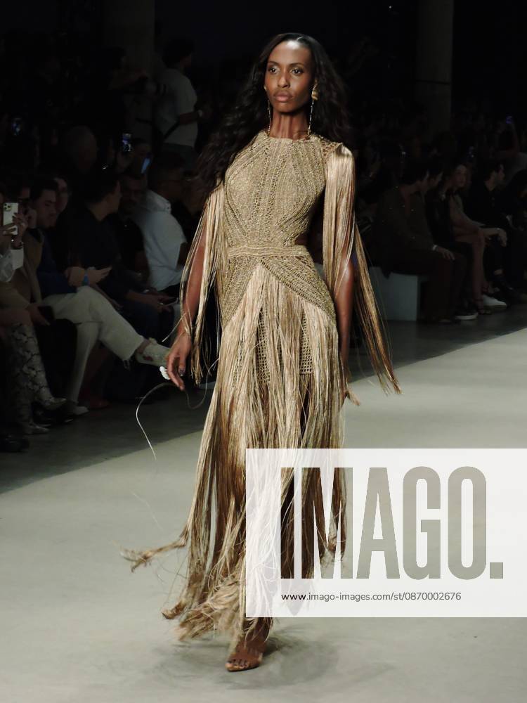Ammi fashion show at SPFW Sao Paulo (SP), 10 18 2026 - Fashion SPFW Runway - The brand Ammi presents the Forma Viva collection on the last day of Sao Paulo Fashion Week. The brand featured model Isabeli Fontana, whose husband, singer Di Ferrero, was in the audience.(Foto: Leandro Chemalle Thenews2 imago images) ammi fashion show at SPFW