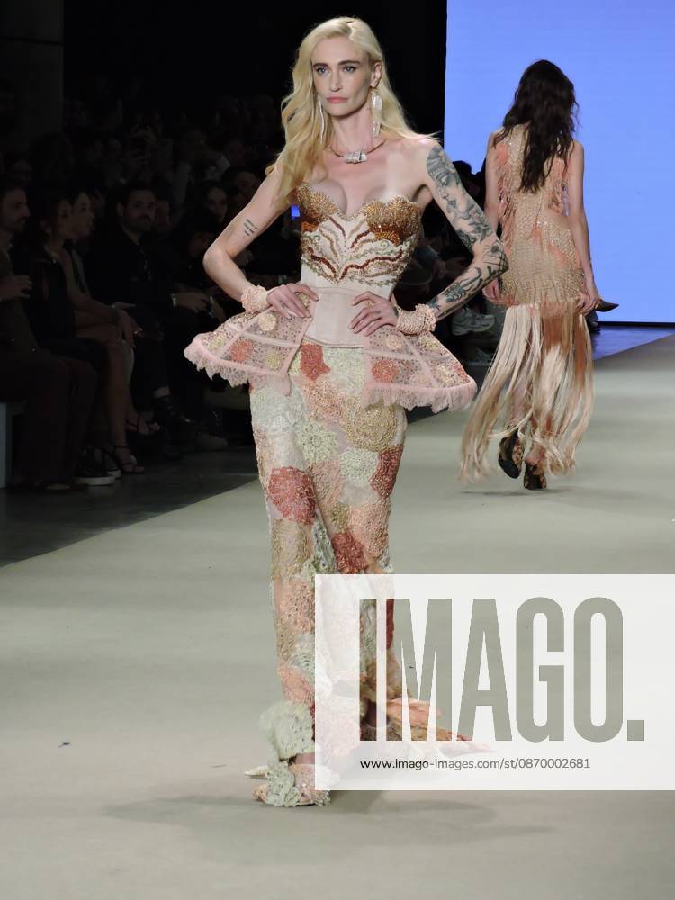 Ammi fashion show at SPFW Sao Paulo (SP), 10 18 2026 - Fashion SPFW Runway - The brand Ammi presents the Forma Viva collection on the last day of Sao Paulo Fashion Week. The brand featured model Isabeli Fontana, whose husband, singer Di Ferrero, was in the audience.(Foto: Leandro Chemalle Thenews2 imago images) ammi fashion show at SPFW