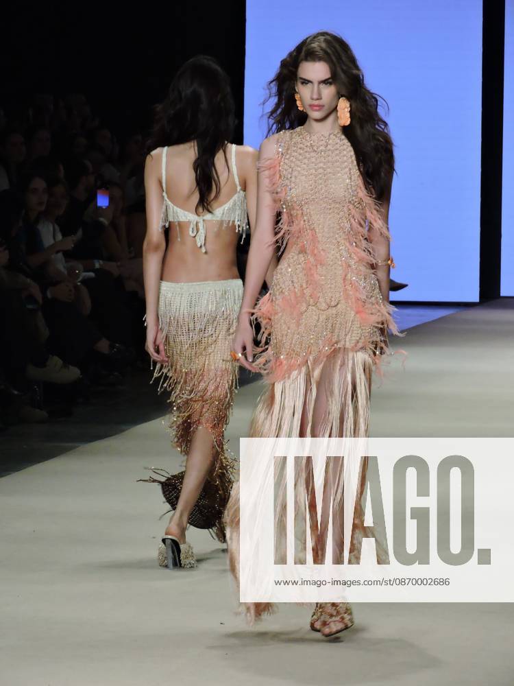 Ammi fashion show at SPFW Sao Paulo (SP), 10 18 2026 - Fashion SPFW Runway - The brand Ammi presents the Forma Viva collection on the last day of Sao Paulo Fashion Week. The brand featured model Isabeli Fontana, whose husband, singer Di Ferrero, was in the audience.(Foto: Leandro Chemalle Thenews2 imago images) ammi fashion show at SPFW