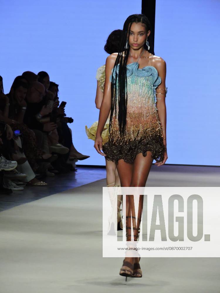 Ammi fashion show at SPFW Sao Paulo (SP), 10 18 2026 - Fashion SPFW Runway - The brand Ammi presents the Forma Viva collection on the last day of Sao Paulo Fashion Week. The brand featured model Isabeli Fontana, whose husband, singer Di Ferrero, was in the audience.(Foto: Leandro Chemalle Thenews2 imago images) ammi fashion show at SPFW