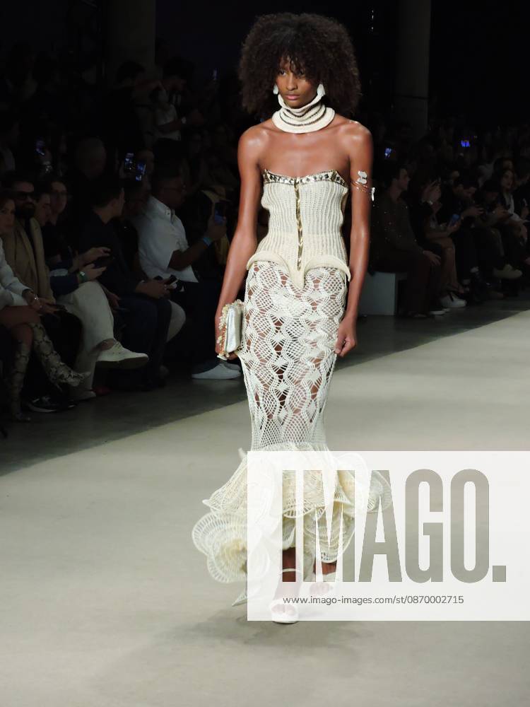 Ammi fashion show at SPFW Sao Paulo (SP), 10 18 2026 - Fashion SPFW Runway - The brand Ammi presents the Forma Viva collection on the last day of Sao Paulo Fashion Week. The brand featured model Isabeli Fontana, whose husband, singer Di Ferrero, was in the audience.(Foto: Leandro Chemalle Thenews2 imago images) ammi fashion show at SPFW