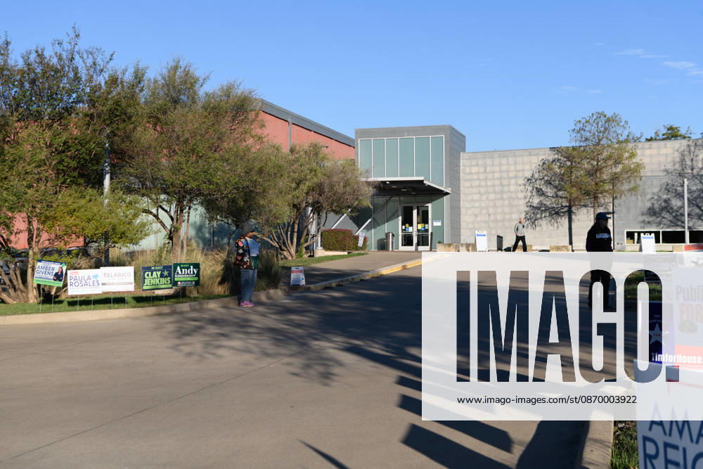 Early voting started in Dallas TX on Monday morning...Lochwood Branch Library. Dallas USA - ZUMAa183 20261019_znp_a183_002