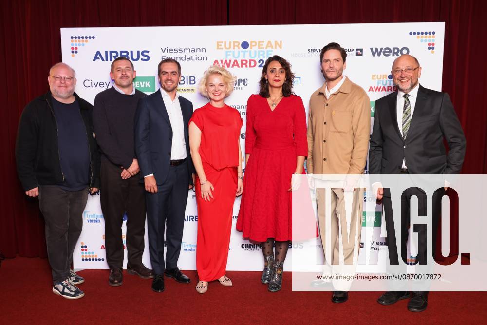 #2 European Future Award 2026 Kristof Magnusson, Klaas Heufer-Umlauf, Philipp Lahm, Prof. Dr. Anna Zeiter, Meral Simsek, Daniel Brühl, Martin Schulz European Future Award 2026, Tipi am Kanzleramt,Berlin, Datum: 19.10.2026