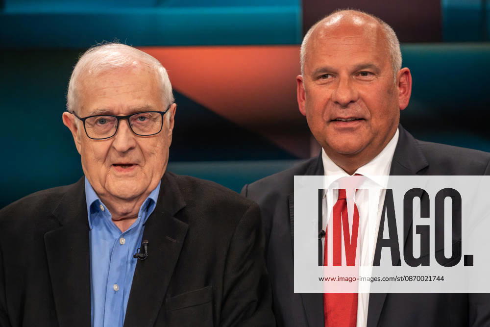 Hart aber Fair aus Köln am 19. Oktober 2026. Im Bild Rainer Brüderle, Präsident des Bundes der Steuerzahler Rheinland-Pfalz und ehemaliger Bundeswirtschaftsminister (FDP, links) mit dem hessische Innenminister Roman Poseck (CDU). Sie sind viele auch im internationalen Vergleich. Und ihre Privilegien kosten die Bürger eine Menge Geld. Die Gäste von Louis Klamroth diskutierten darüber, ob sich Deutschland noch Beamte leisten kann oder muss. An welcher Stelle ist das Beamtentum noch sinnvoll? Köln Nordrhein-Westfalen Deutschland