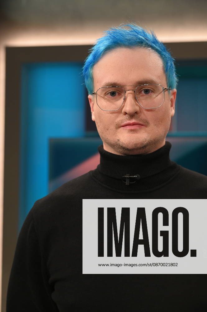 Lehrer Nicolas Schmelzer, verbeamteter Lehrer an einer Gesamtschule, als Herr Schmelzer auf TikTok bekannt , zu Gast in der ARD Talkshow Hart aber Fair mit dem Thema Lehrer, Polizisten, Verwaltung: Wozu brauchen wir noch Beamte?