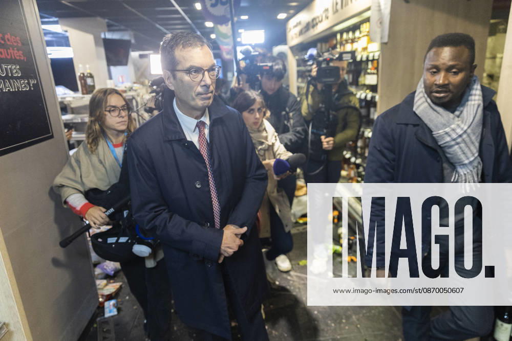 Labour Minister Farandou Visits Looted Supermarket After Weekend Riots - Paris Jean-Pierre Farandou, Minister for Labour and Social Solidarity, during a visit to a supermarket in Paris’s 10th arrondissement on 19 October 2026, which had been left in a state of disarray following the weekend’s riots, which had resulted in looting, vandalism and the destruction of shopsPhotos by Jérémy Paoloni ABACAPRESS.COM Paris France