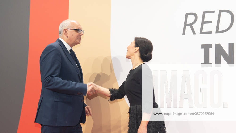 Andreas Bovenschulte, Bürgermeister Bremen mit Katherina Reiche, Bundesministerin für Wirtschaft und Energie;Invest in Germany Summit 2026 - Red Carpet for Investments - Event Location Kraftwerk Berlin, Berlin Berlin Deutschland Kraftwerk Event Location