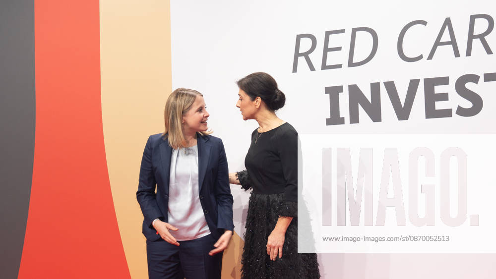 Bundesbauministerin Verena Hubertz (SPD) mit Katherina Reiche, Bundesministerin für Wirtschaft und Energie (CDU) - von links;Invest in Germany Summit 2026 - Red Carpet for Investments - Event Location Kraftwerk Berlin, Berlin Berlin Deutschland Kraftwerk Event Location