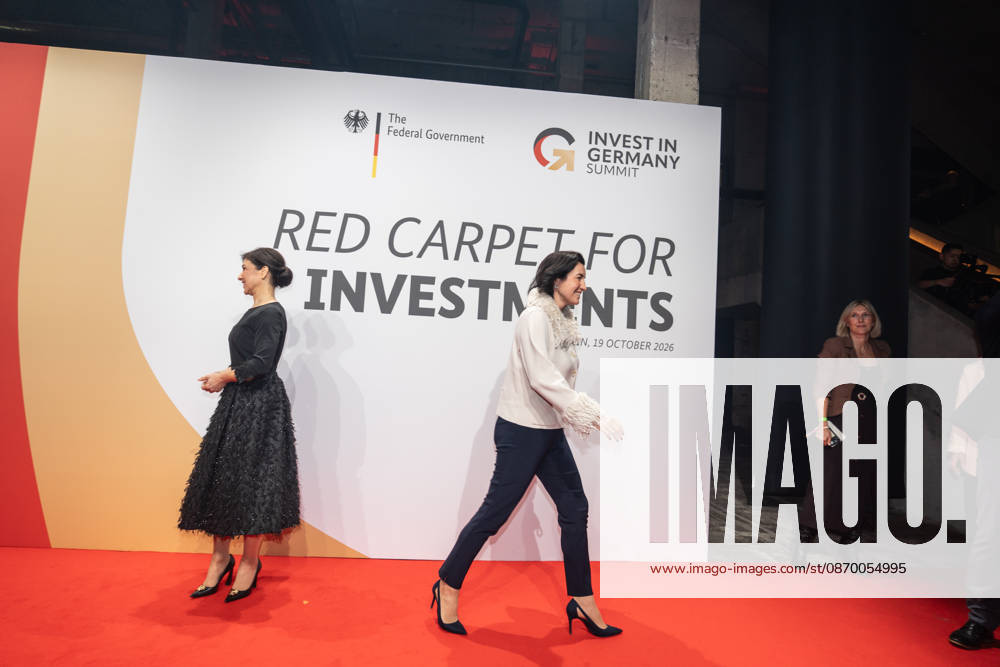 Katherina Reiche, Bundesministerin für Wirtschaft und Energie, und Dorothee Bär, Bundesministerin für Forschung, Technologie und Raumfahrt (von links) auf dem roten Teppich;Invest in Germany Summit 2026 - Red Carpet for Investments - Event Location Kraftwerk Berlin, Berlin Berlin Deutschland Kraftwerk Event Location