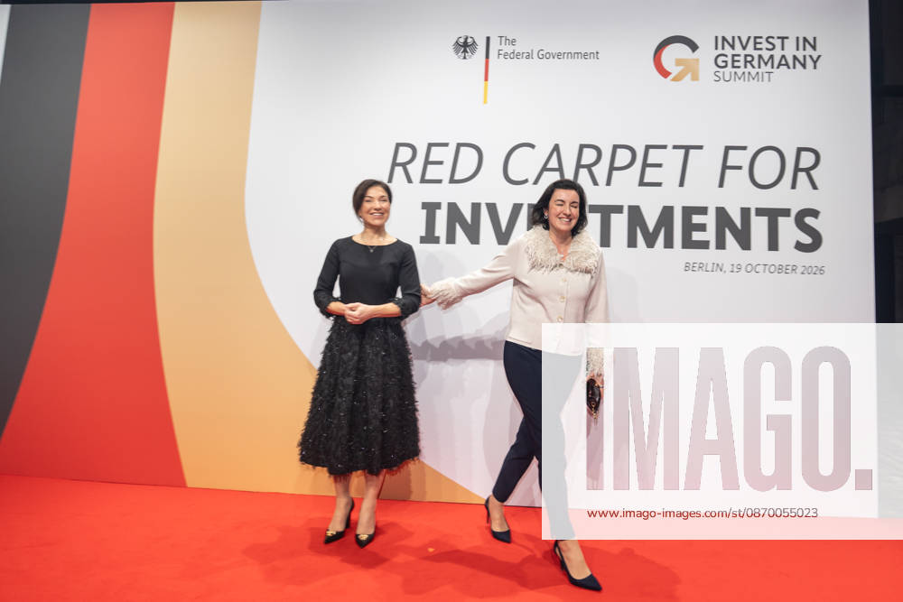 Katherina Reiche, Bundesministerin für Wirtschaft und Energie, und Dorothee Bär, Bundesministerin für Forschung, Technologie und Raumfahrt (von links) auf dem roten Teppich;Invest in Germany Summit 2026 - Red Carpet for Investments - Event Location Kraftwerk Berlin, Berlin Berlin Deutschland Kraftwerk Event Location