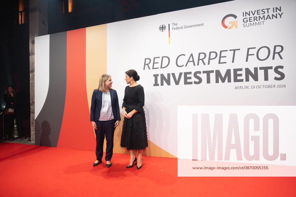 Bundesbauministerin Verena Hubertz (SPD) mit Katherina Reiche, Bundesministerin für Wirtschaft und Energie (CDU) - von links;Invest in Germany Summit 2026 - Red Carpet for Investments - Event Location Kraftwerk Berlin, Berlin Berlin Deutschland Kraftwerk Event Location